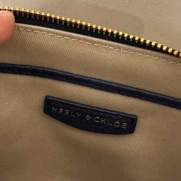 NEELY & CHLOE NWOT w/Dust Bag No. 17 Large Pebble Cosmetic Case in Navy - Picture 7 of 9